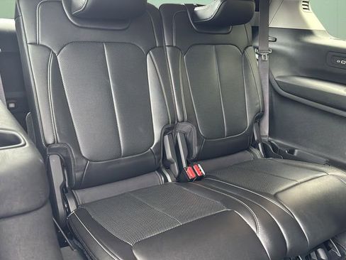 Used 2023 Jeep Grand Cherokee L Limited w/ Luxury Tech Group II image 23