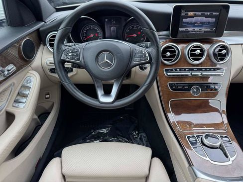 Used 2018 Mercedes-Benz C 300 Sedan w/ Premium Package image 22