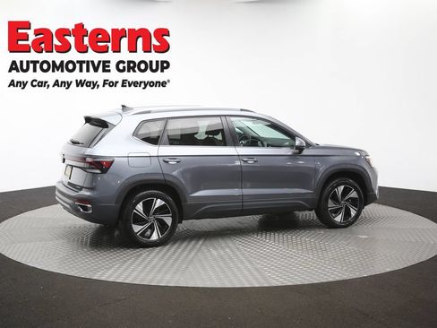 Used 2025 Volkswagen Taos SE AWD/4WD image 41