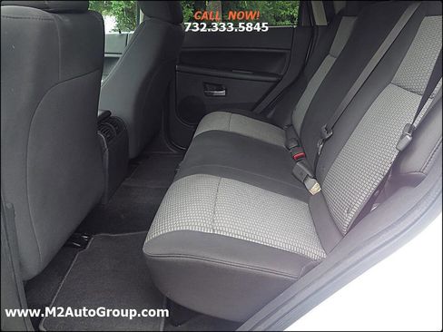 Used 2010 Jeep Grand Cherokee Laredo image 28