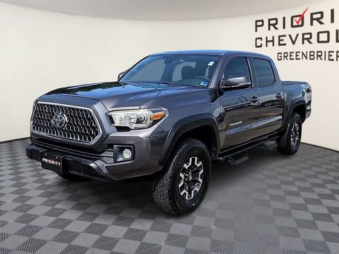 Used 2018 Toyota Tacoma TRD Off-Road AWD/4WD image 3