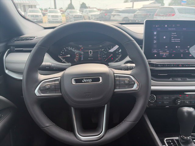 Used 2025 Jeep Compass Limited AWD/4WD image 15