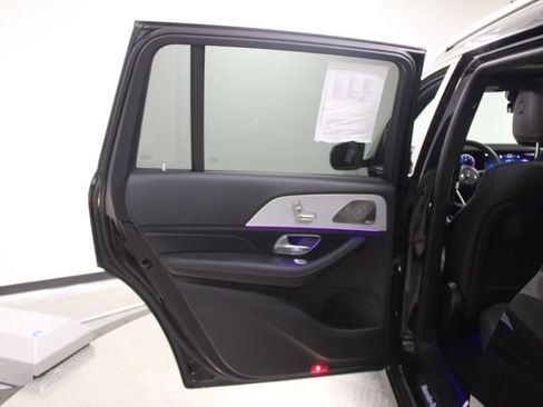 Used 2024 Mercedes-Benz GLS 450 4MATIC image 34