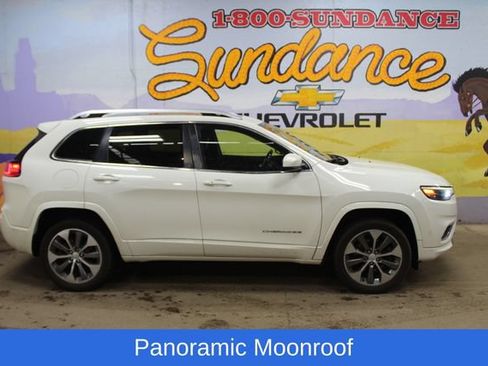 Used 2019 Jeep Cherokee Overland w/ Technology Group AWD/4WD image 1