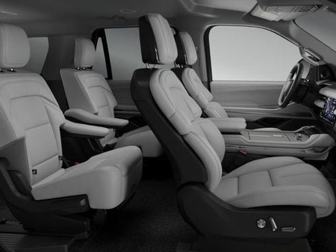 New 2026 Lincoln Navigator Premiere image 28