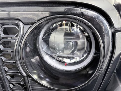 Used 2024 Jeep Gladiator Sport image 25