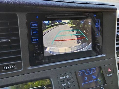 Used 2016 Toyota Sienna XLE FWD image 22