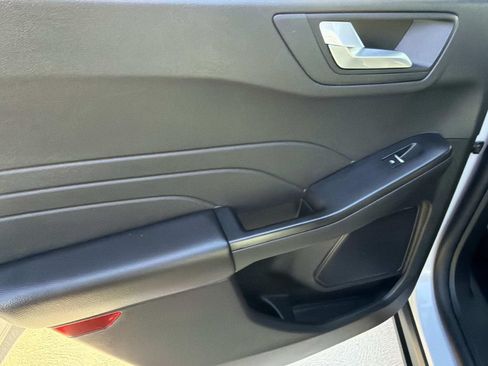 Certified 2025 Ford Escape ST-Line Select AWD/4WD image 17