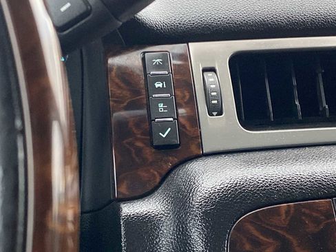 Used 2011 GMC Yukon XL Denali image 28