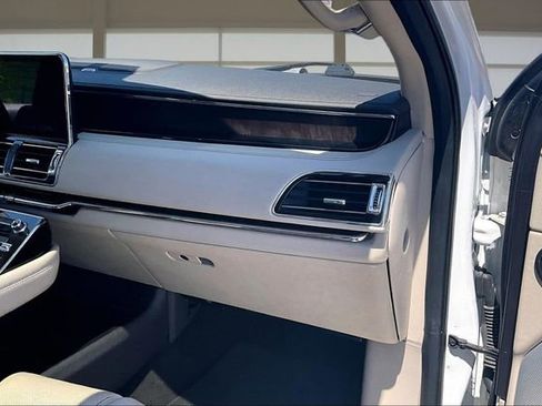 Used 2020 Lincoln Navigator Reserve w/ Equipment Group 208A Reserve AWD/4WD image 17