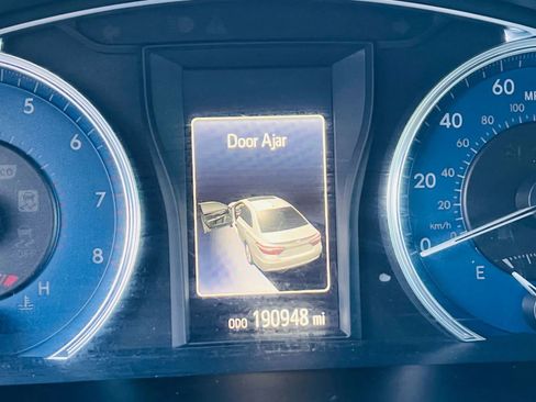 Used 2016 Toyota Camry LE image 27