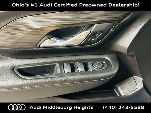 Used 2024 GMC Terrain SLE w/ Driver Convenience Package FWD image 24
