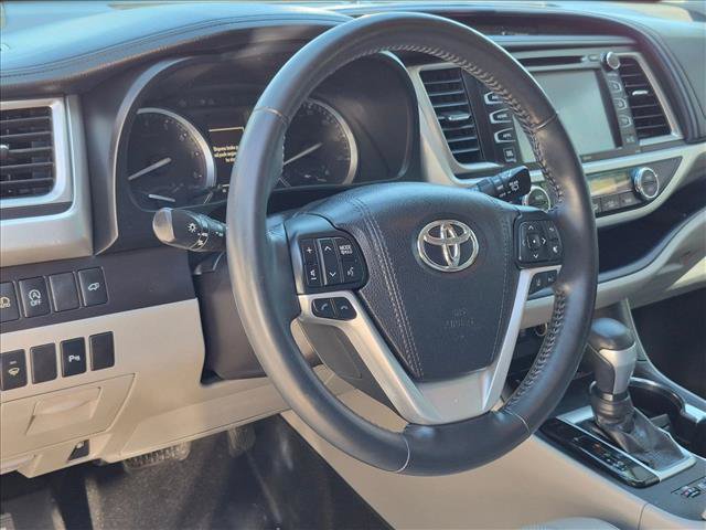 Used 2018 Toyota Highlander Limited AWD/4WD image 3