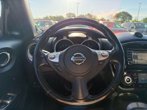 Used 2015 Nissan Juke SV w/ Technology Package FWD image 13