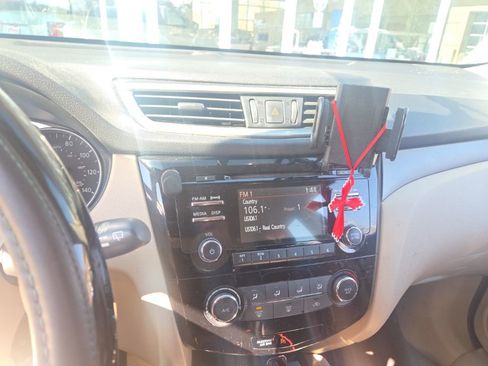 Used 2015 Nissan Rogue S image 19