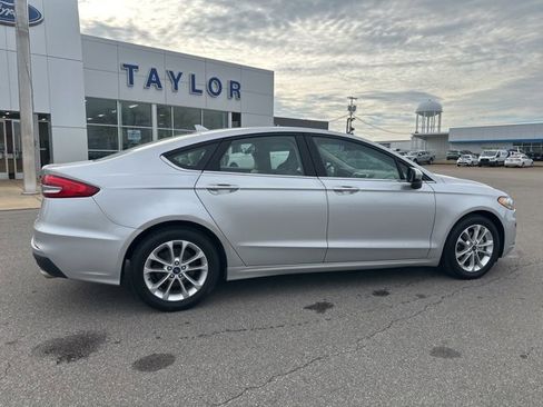 Used 2019 Ford Fusion SE image 15