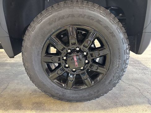 New 2026 GMC Sierra 2500 AT4 w/ AT4 Premium Plus Package image 16