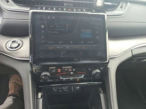 Used 2023 Jeep Grand Cherokee L Limited w/ Black Appearance Package image 21