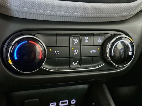 Used 2021 Chevrolet TrailBlazer LS FWD image 23