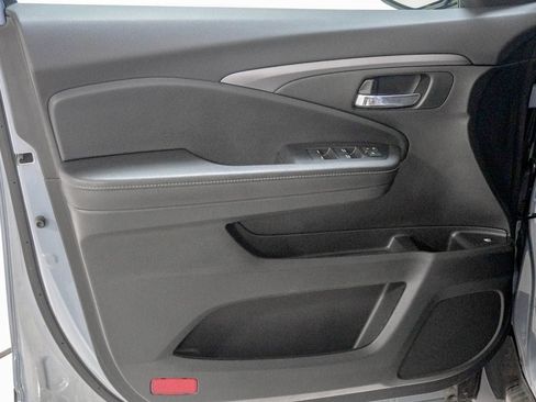Used 2024 Honda Ridgeline Sport image 15