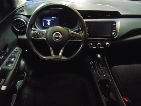Used 2023 Nissan Kicks SV w/ Interior Electronics Package FWD image 12