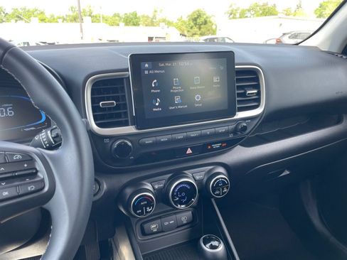 Used 2025 Hyundai Venue SEL FWD image 17