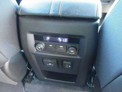 Used 2023 Chevrolet Traverse LT w/ LT Premium Package AWD/4WD image 15