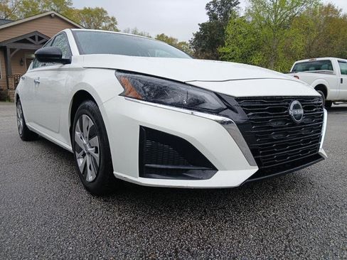 Used 2024 Nissan Altima 2.5 S image 4