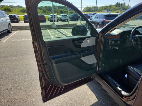 Used 2020 Lincoln Aviator Reserve w/ Equipment Group 202A AWD/4WD image 17