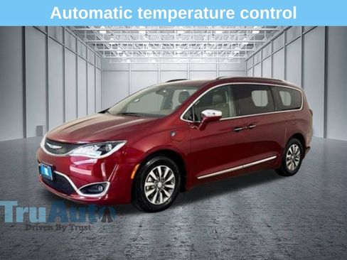 Used 2020 Chrysler Pacifica Touring w/ Tire & Wheel Group FWD image 1