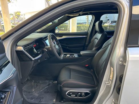 Used 2024 Jeep Wagoneer Launch Edition image 5