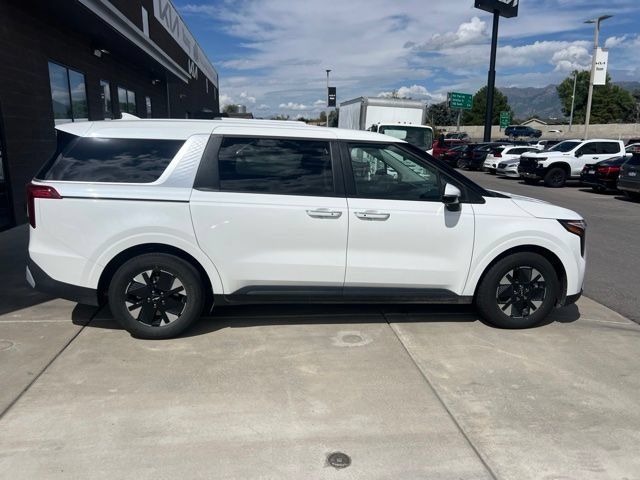 Used 2026 Kia Carnival LXS FWD image 7