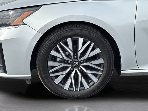 Used 2024 Nissan Altima 2.5 SV FWD image 21