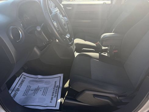 Used 2016 Jeep Patriot Latitude AWD/4WD image 14