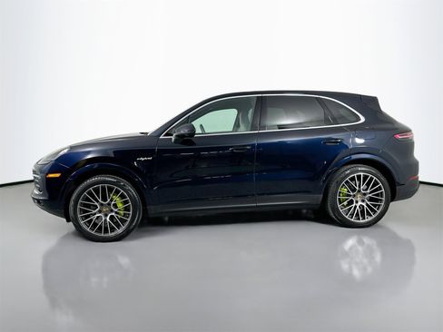 Certified 2023 Porsche Cayenne image 2