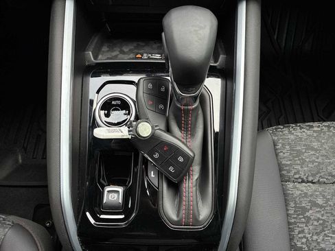 Used 2025 Chevrolet Colorado Z71 w/ Midnight Edition image 16