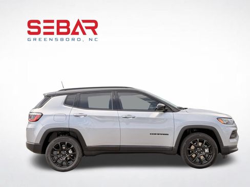 Used 2023 Jeep Compass Latitude AWD/4WD image 7