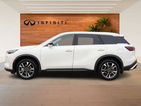 Used 2025 INFINITI QX60 Luxe w/ Vision Package image 4