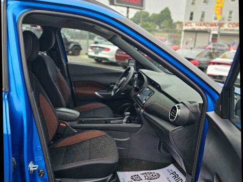 Used 2021 Nissan Kicks SR image 9