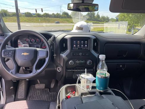 Used 2023 Chevrolet Silverado 1500 Custom AWD/4WD image 9