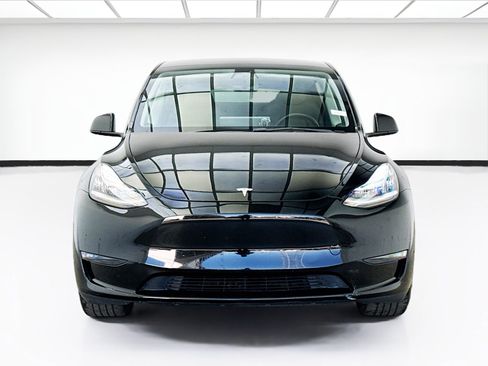Used 2023 Tesla Model Y Long Range AWD/4WD image 2