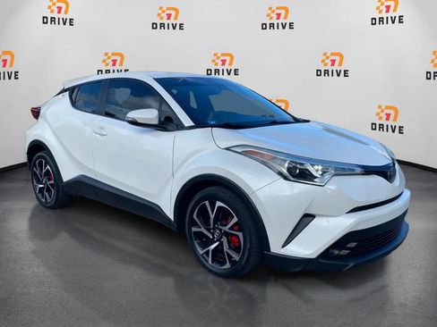 Used 2019 Toyota C-HR XLE FWD image 3