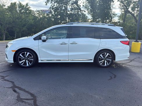 Used 2019 Honda Odyssey Elite image 2