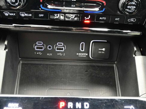 Used 2023 Jeep Grand Cherokee Overland w/ Luxury Tech Group IV AWD/4WD image 24