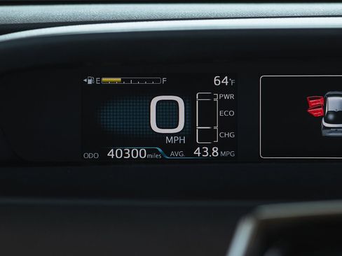 Used 2022 Toyota Prius XLE image 14