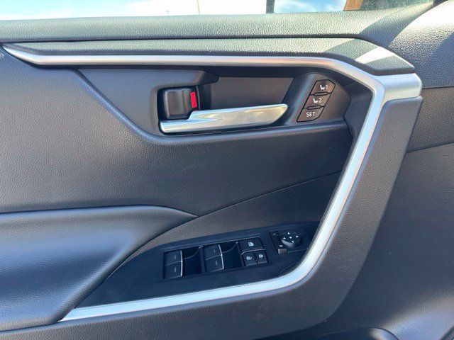 Used 2022 Toyota RAV4 XLE Premium AWD/4WD image 21
