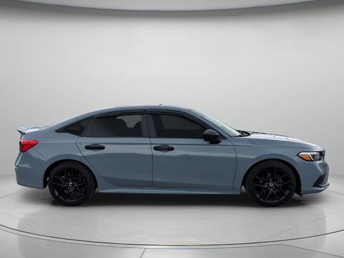 Used 2023 Honda Civic Sport image 9