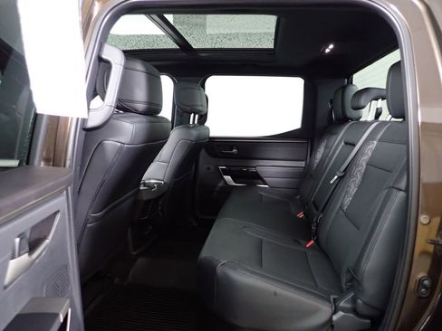 Used 2025 Toyota Tundra Limited AWD/4WD image 40