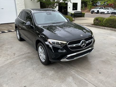Used 2023 Mercedes-Benz GLC 300 4MATIC image 2