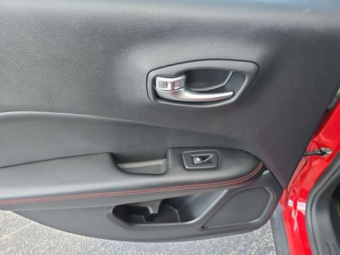 Used 2021 Jeep Compass Trailhawk image 12